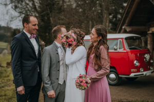 Hochzeit Fotografie Reportage Willisau Zwyer Brautpaar Trauzeugen Regen