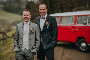 Hochzeit Fotografie Reportage Willisau Zwyer Brautpaar Trauzeuge Regen