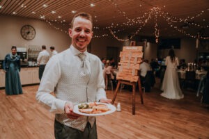 Hochzeit Fotografie Reportage Willisau Daiwil Zwyer Trüllenthal Abend Essen Location